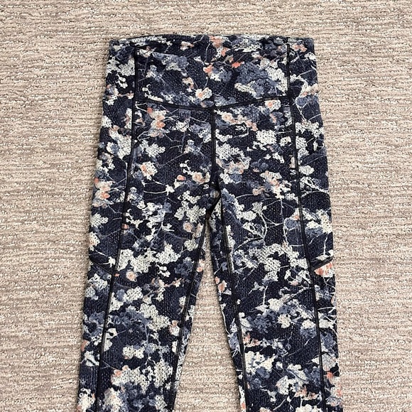 Lululemon Speed Up Tight *Full-On Luxtreme 28” | Size 4 - Picture 4 of 11